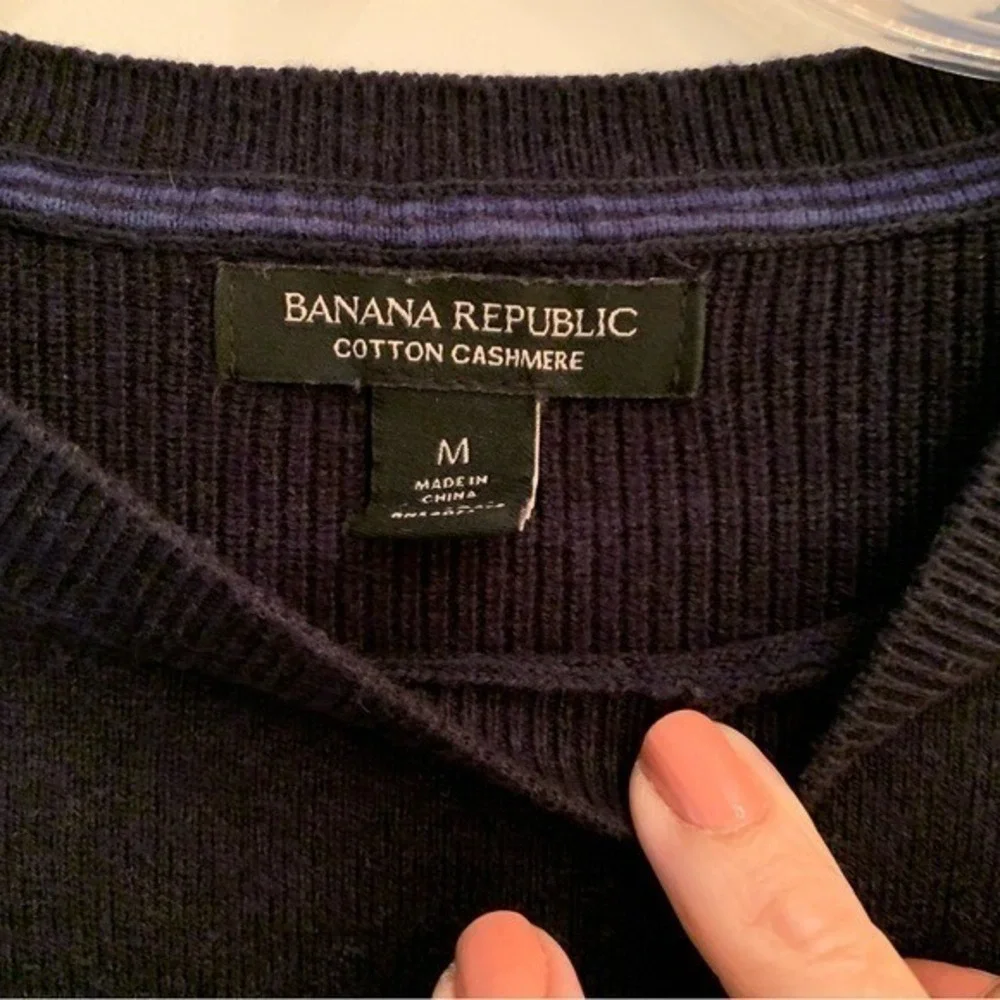 *2/$38*.BANANA REPUBLIC. GREY/NAVY. Cashmere/Cotton Blend Men's sweaters Size M‎